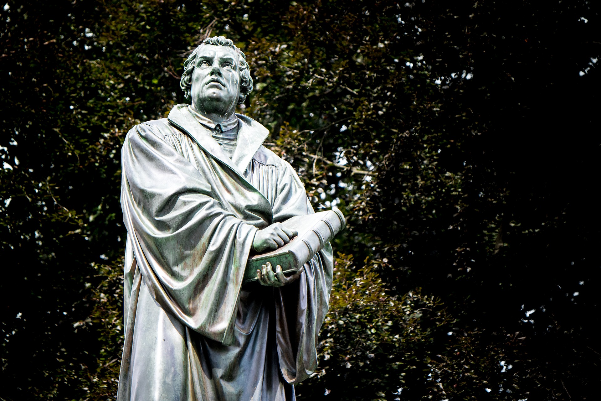 Martin Luther statue