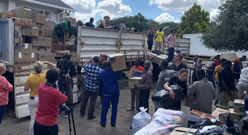 Volunteers transferring goods to Chimanimani credit Columbus Mavhunga VOA flickr