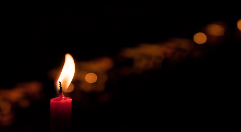 candle andres f uran 474838 unsplash